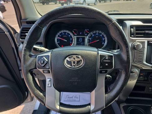 Used 2017 Toyota 4Runner SR5 AWD/4WD image 15
