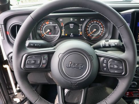 New 2026 Jeep Wrangler Unlimited Rubicon AWD/4WD image 28