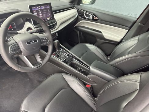 Used 2025 Jeep Compass Limited AWD/4WD image 17