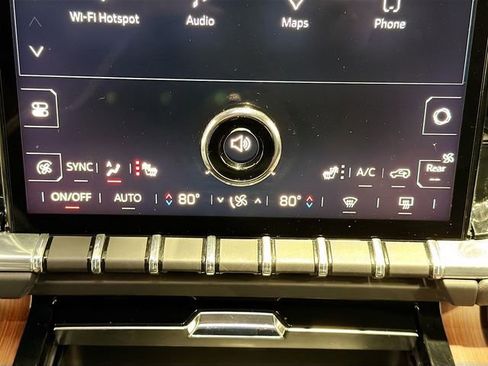 Used 2025 GMC Yukon XL Denali image 16