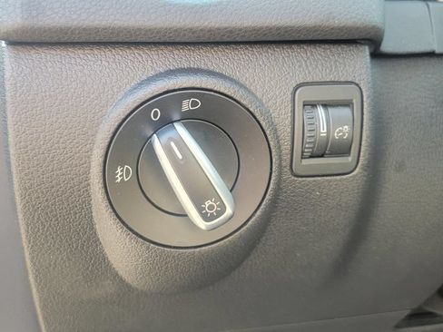Used 2012 Volkswagen Tiguan S FWD image 33