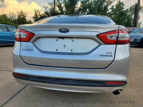 Used 2017 Ford Fusion SE image 16