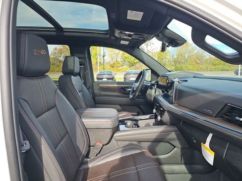 Used 2025 Chevrolet Tahoe High Country image 33