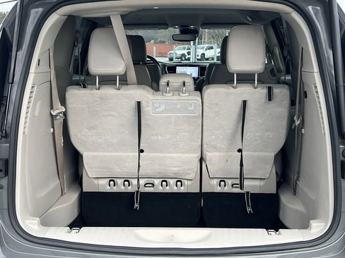 Used 2021 Chrysler Pacifica Touring-L image 27