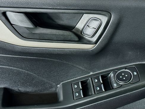 Used 2022 Ford Escape SE w/ SE Sport Appearance Package image 23