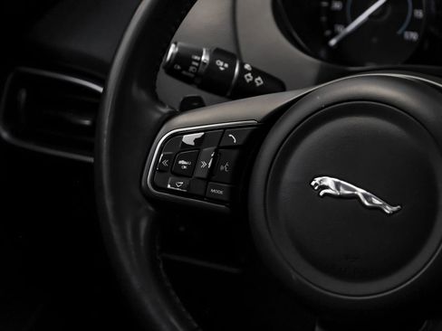 Used 2018 Jaguar F-PACE Premium image 12