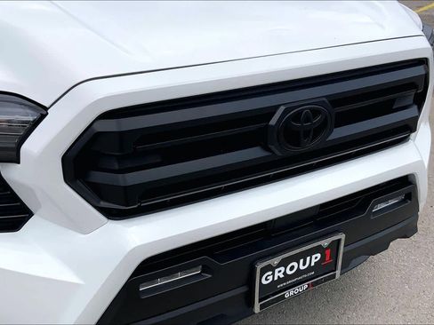 Used 2025 Toyota Tacoma SR5 image 26