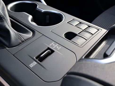 Used 2023 Toyota Highlander LE FWD image 27