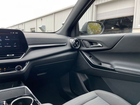 Used 2025 Chevrolet Equinox LT image 34