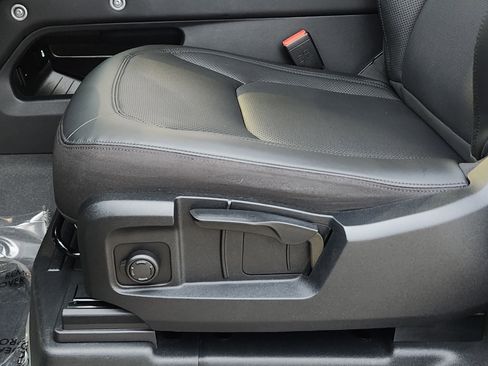 Certified 2025 Land Rover Defender 90 S image 30