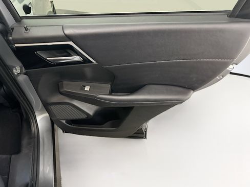 Used 2024 Mitsubishi Outlander SE image 32