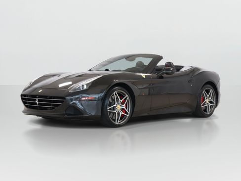 Used 2016 Ferrari California T RWD image 3