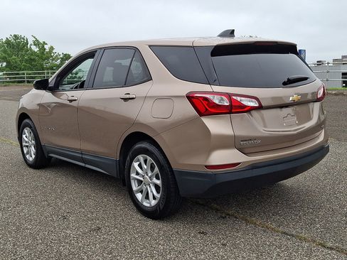 Used 2019 Chevrolet Equinox LS w/ LS Convenience Package AWD/4WD image 4