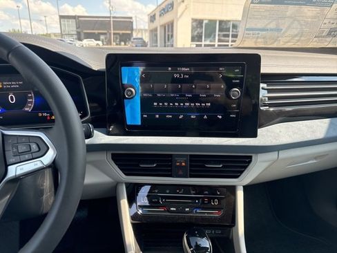 Certified 2025 Volkswagen Jetta SE image 25