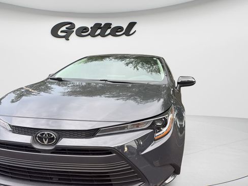 Used 2025 Toyota Corolla LE FWD image 9