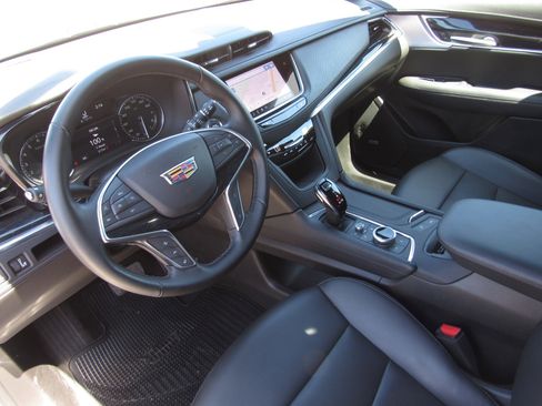 Used 2025 Cadillac XT5 Premium Luxury FWD image 17