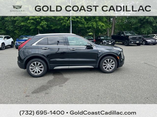 Used 2019 Cadillac XT4 Premium Luxury w/ Cold Weather Package FWD image 4
