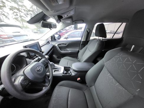 Used 2021 Toyota RAV4 XLE FWD image 10
