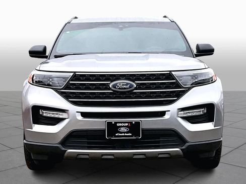 Used 2020 Ford Explorer XLT w/ Equipment Group 202A image 3