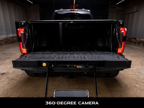 Used 2025 Ford F450 Platinum w/ FX4 Off-Road Package image 8