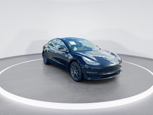 Used 2019 Tesla Model 3 Standard Range RWD image 2