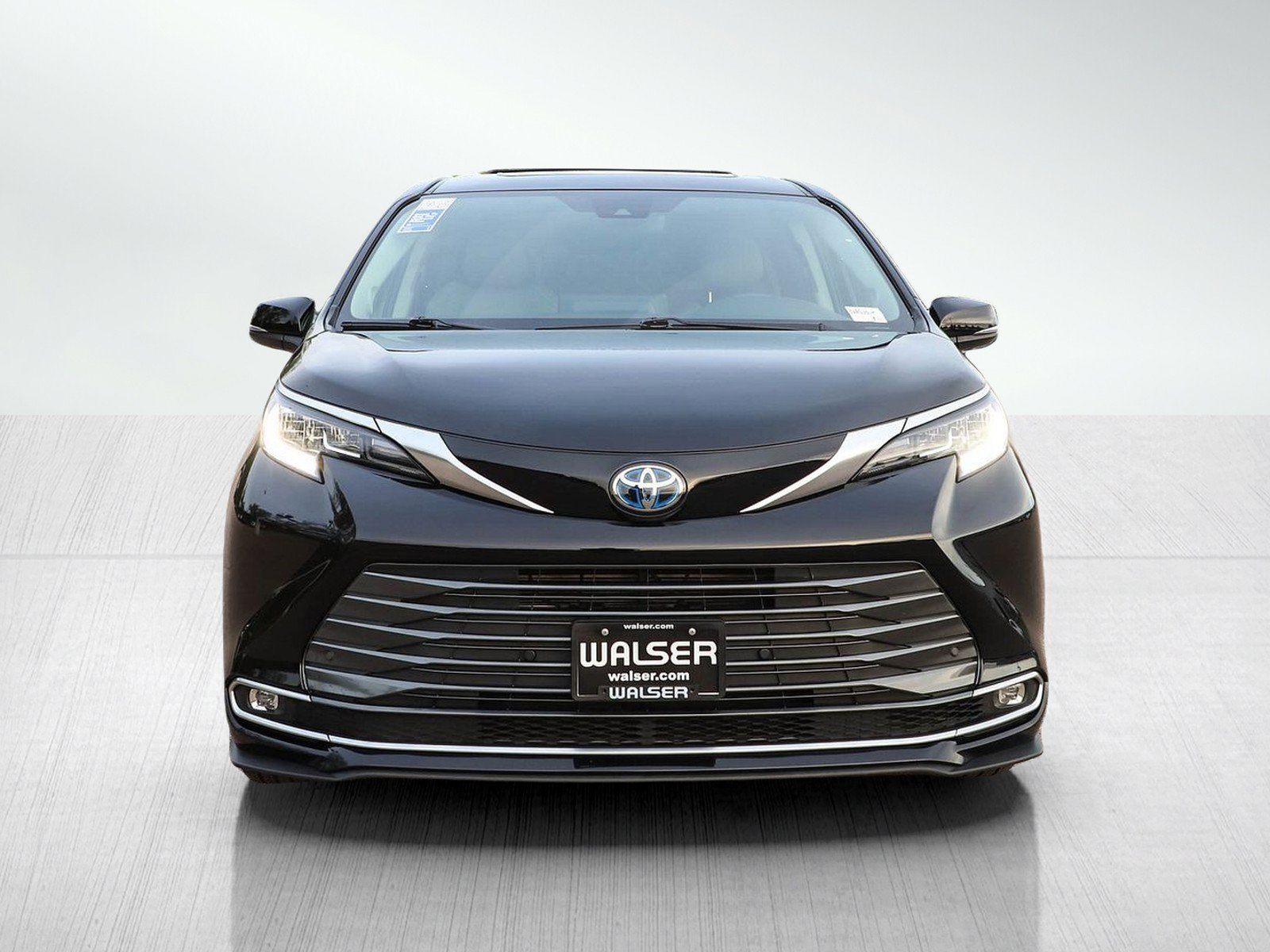 Used 2024 Toyota Sienna Limited AWD/4WD image 8