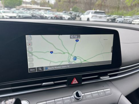 Used 2025 Hyundai Elantra SEL FWD image 18