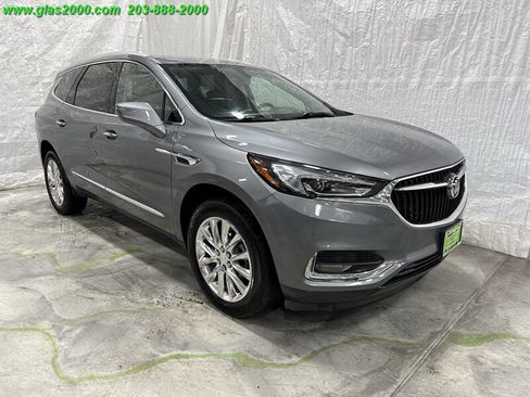 Used 2019 Buick Enclave Essence image 2