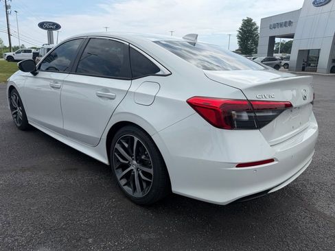 Used 2024 Honda Civic Touring image 2