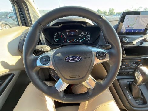 Used 2023 Ford Transit Connect Titanium FWD image 11