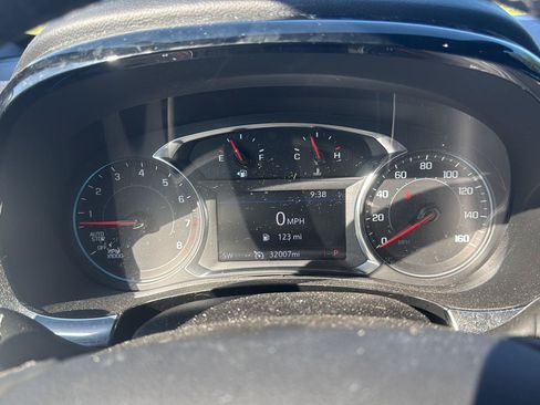 Used 2023 Chevrolet Traverse LT FWD image 14