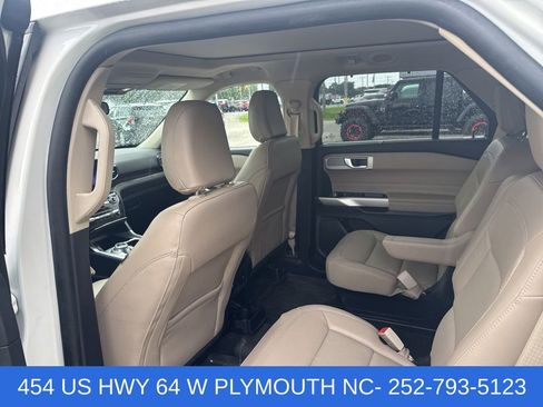 Certified 2022 Ford Explorer Limited w/ Equipment Group 301A RWD image 9