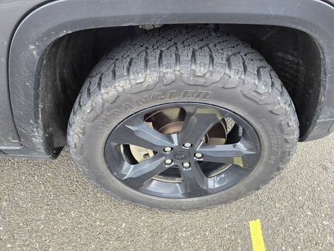 Used 2023 Jeep Grand Cherokee L Laredo AWD/4WD image 14