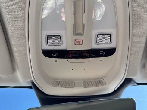 Used 2023 Volvo XC60 B5 Ultimate image 31