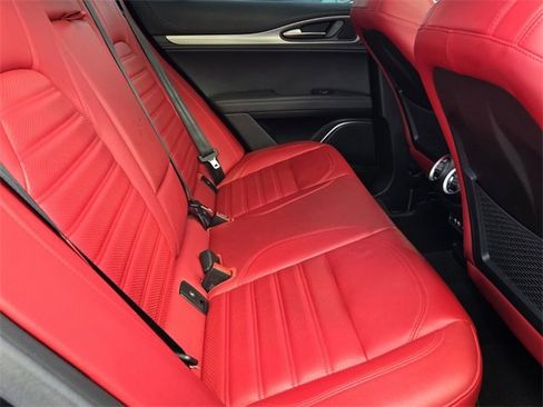 Used 2022 Alfa Romeo Stelvio Veloce image 14