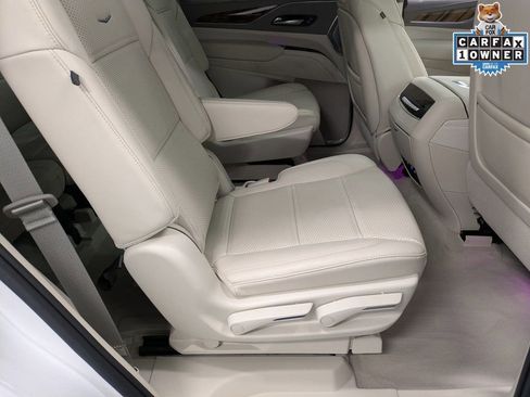 Used 2022 Cadillac Escalade Premium Luxury Platinum w/ Heavy-Duty Trailer Package AWD/4WD image 27