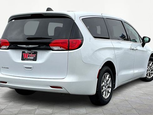Used 2024 Chrysler Voyager LX image 7
