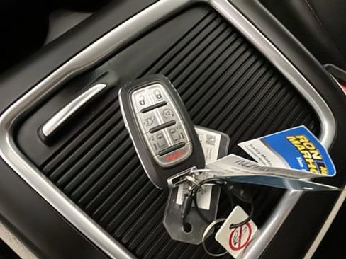 Used 2024 Chrysler Pacifica Touring-L FWD image 20