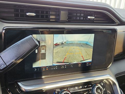 Used 2024 GMC Sierra 3500 Denali w/ Technology Package image 14