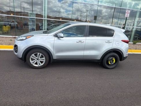 Used 2019 Kia Sportage LX image 2