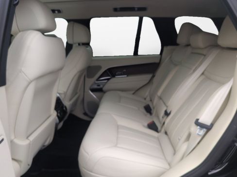 Certified 2025 Land Rover Range Rover SE image 13