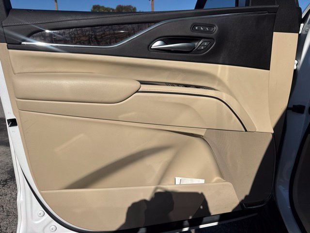 Used 2023 Cadillac Escalade Premium Luxury AWD/4WD image 14