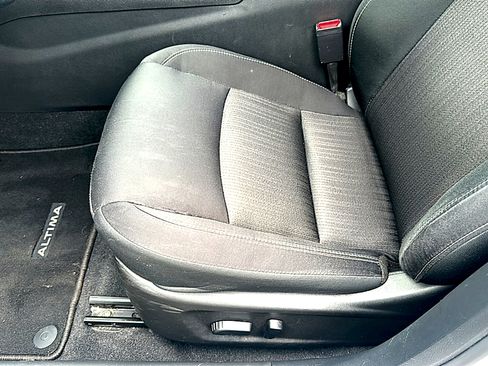 Used 2025 Nissan Altima 2.5 SV FWD image 15