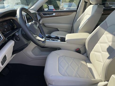 New 2026 Volkswagen Atlas SE FWD image 17