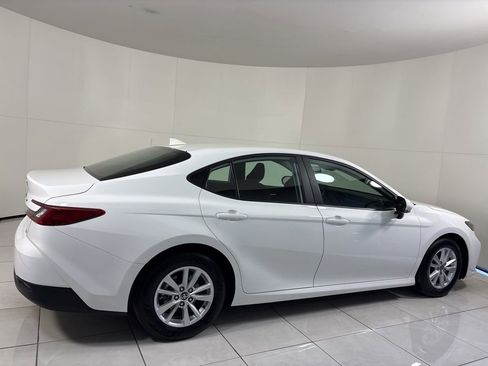 Used 2025 Toyota Camry LE image 6