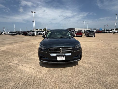 Used 2023 Lincoln Aviator Reserve w/ Elements Package Plus AWD/4WD image 2