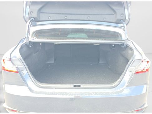 Used 2025 Toyota Camry SE image 9