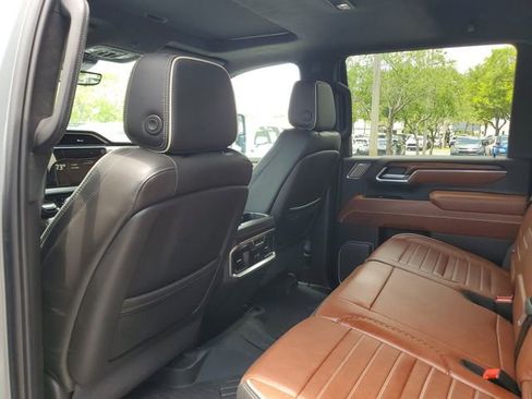 Used 2025 GMC Sierra 2500 Denali Ultimate w/ Max Trailering Package AWD/4WD image 10