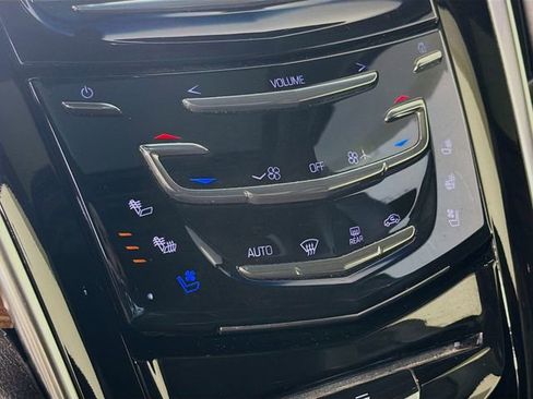 Used 2018 Cadillac Escalade ESV Luxury AWD/4WD image 18