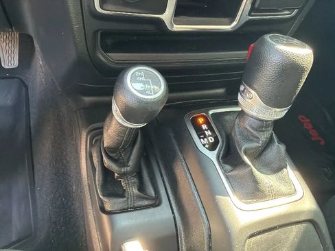 Used 2020 Jeep Wrangler Sport AWD/4WD image 19